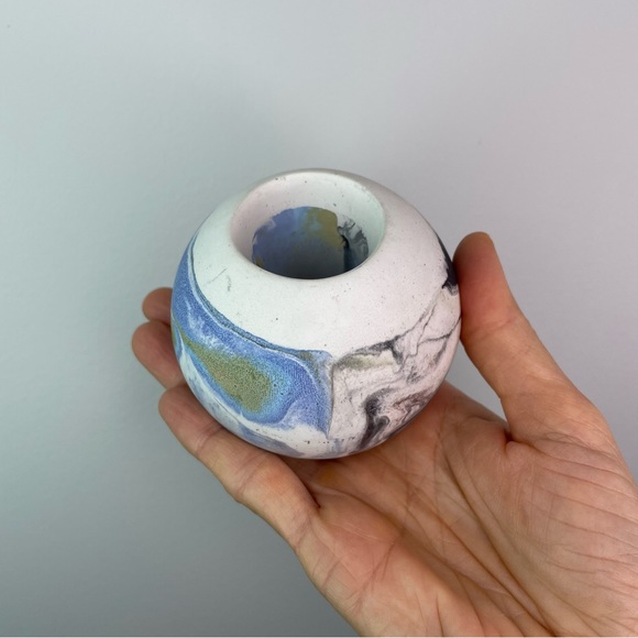 Artisan-Made Decorative Hand-Painted Concrete Incense Vase - Picture 5 of 7